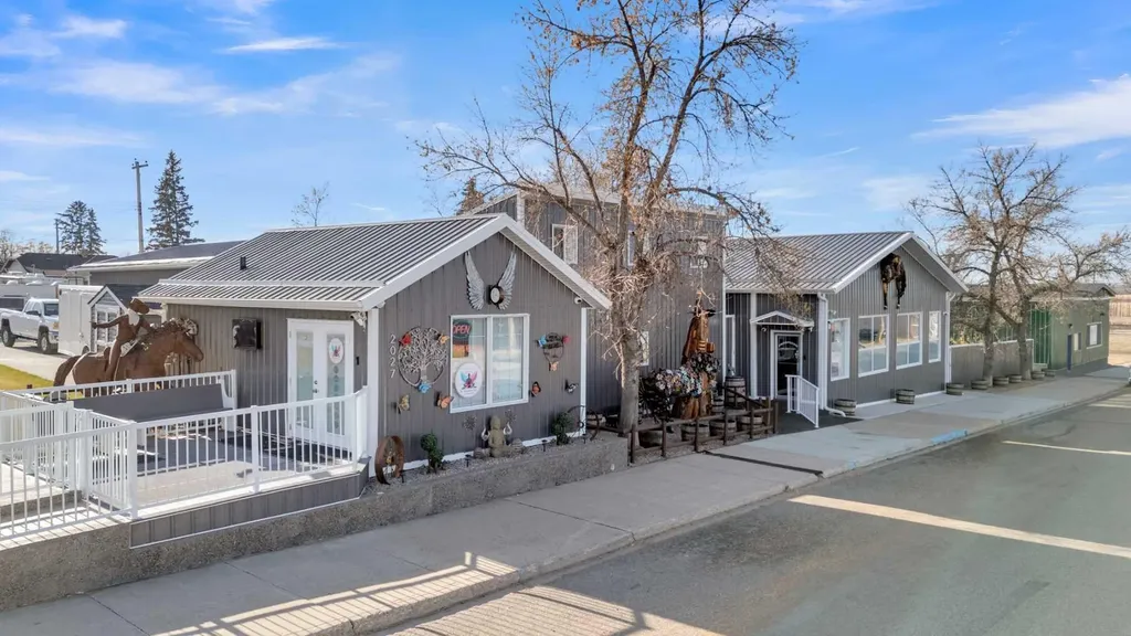 2023 20 Avenue Bowden AB T0M0K0