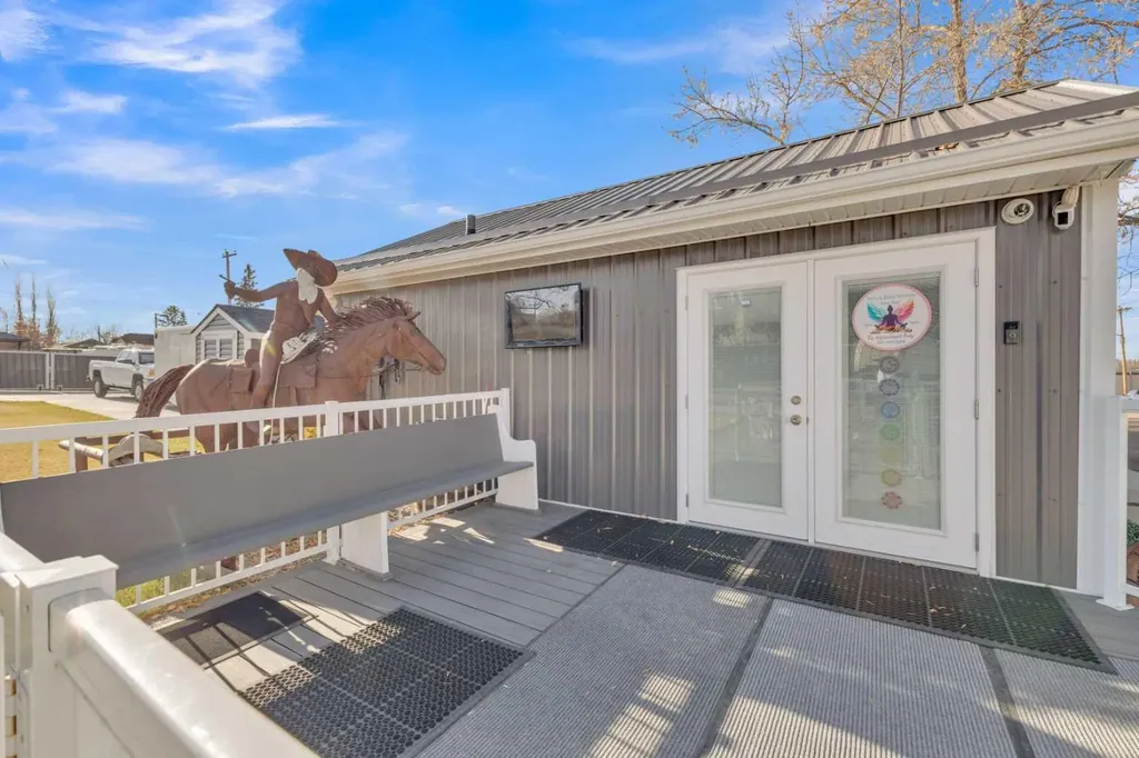 2023 20 Avenue Bowden AB T0M0K0