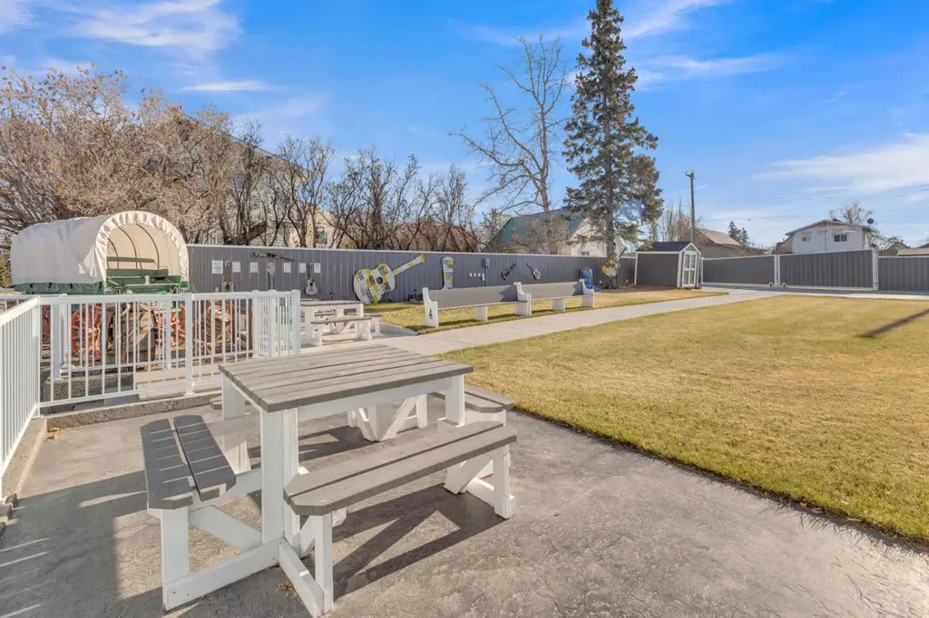 2023 20 Avenue Bowden AB T0M0K0