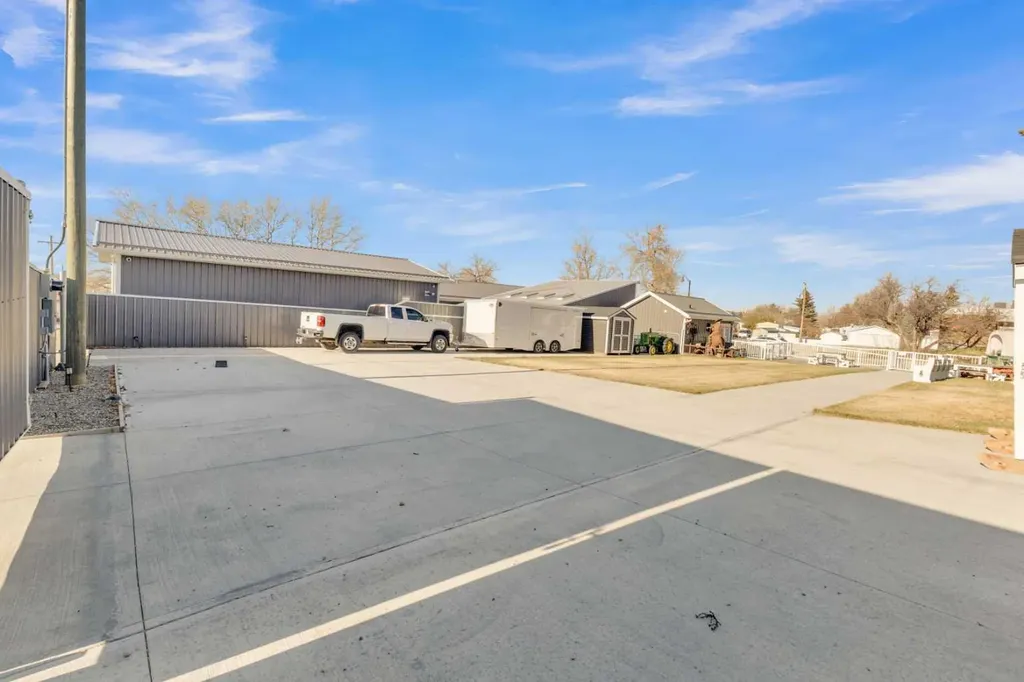 2023 20 Avenue Bowden AB T0M0K0