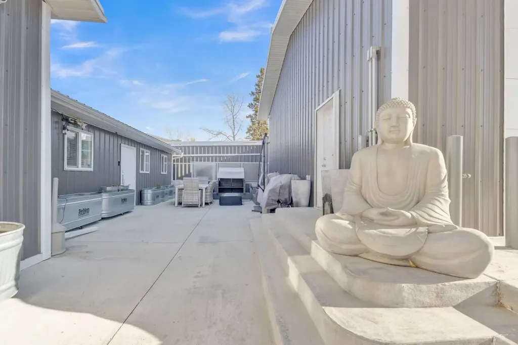 2023 20 Avenue Bowden AB T0M0K0