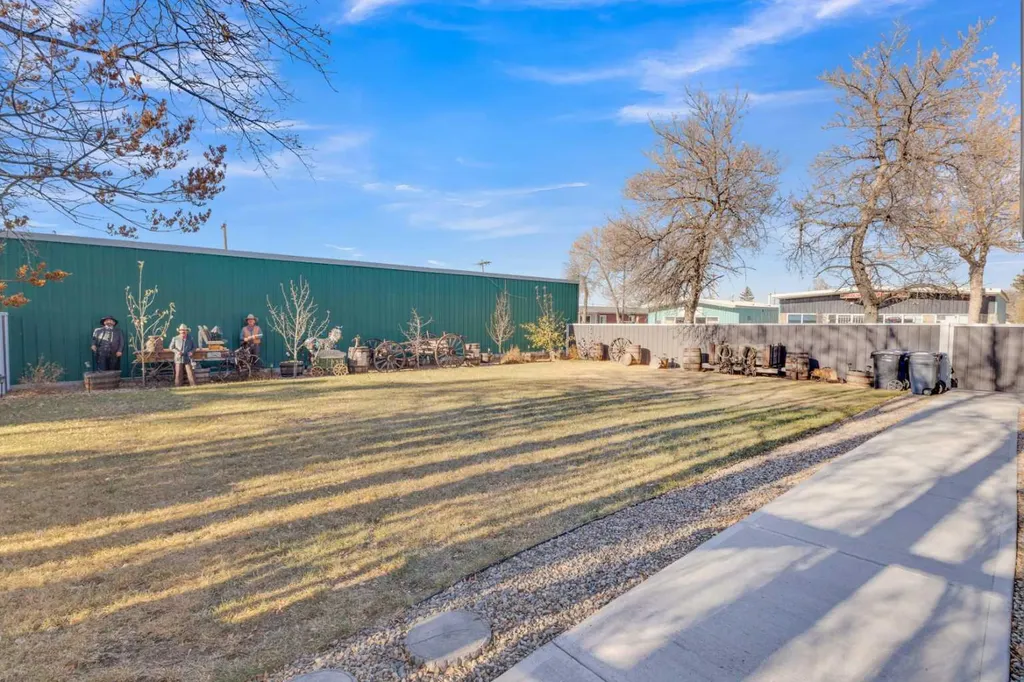 2023 20 Avenue Bowden AB T0M0K0