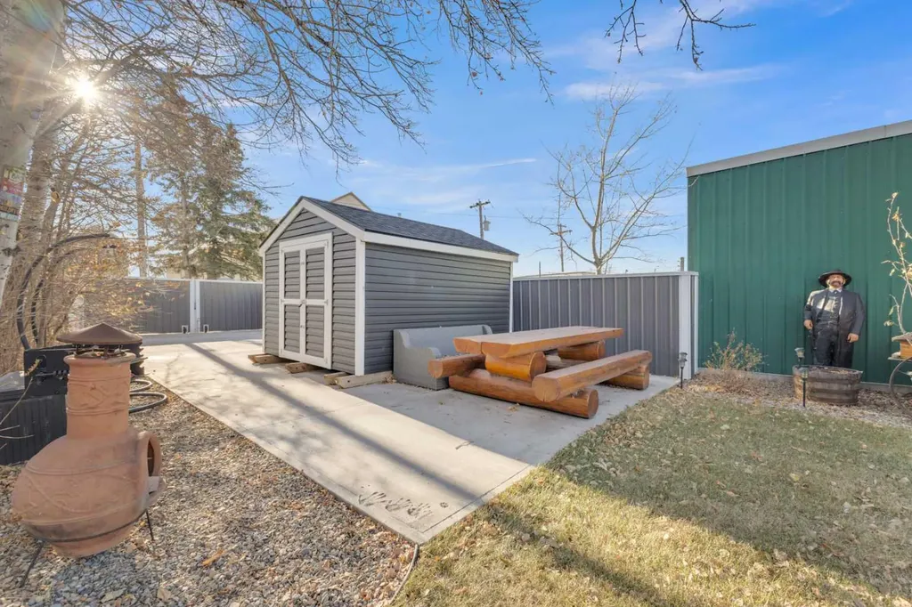 2023 20 Avenue Bowden AB T0M0K0