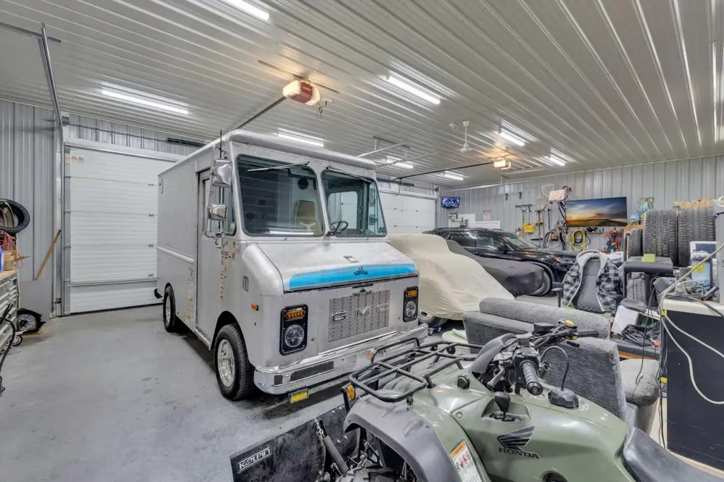 2023 20 Avenue Bowden AB T0M0K0