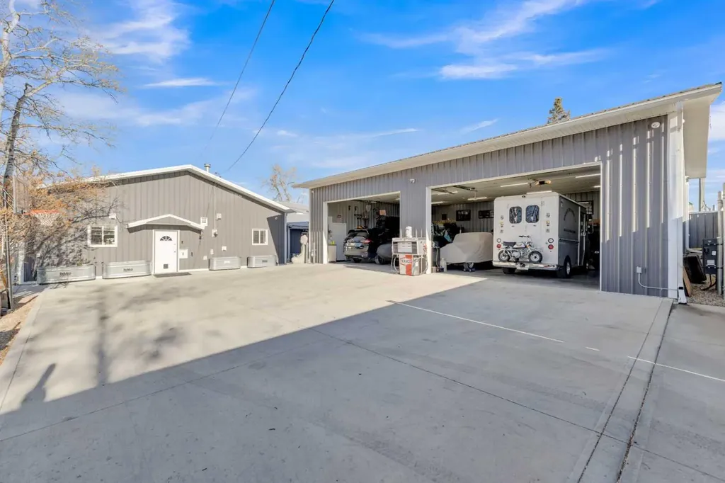 2023 20 Avenue Bowden AB T0M0K0