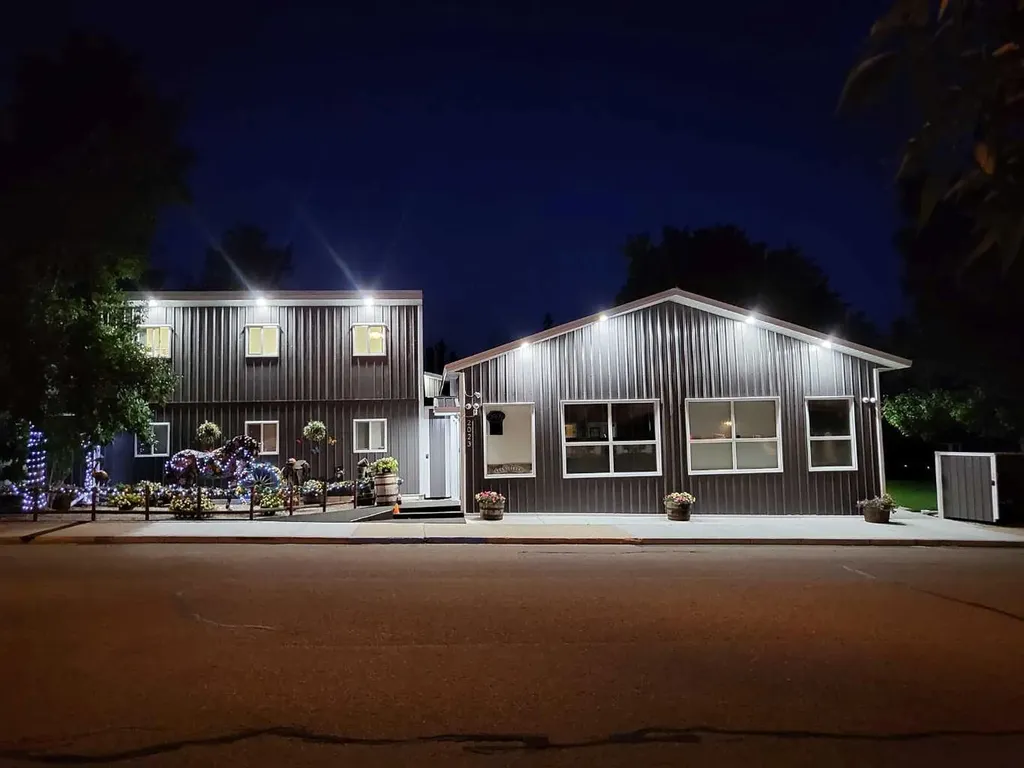 2023 20 Avenue Bowden AB T0M0K0