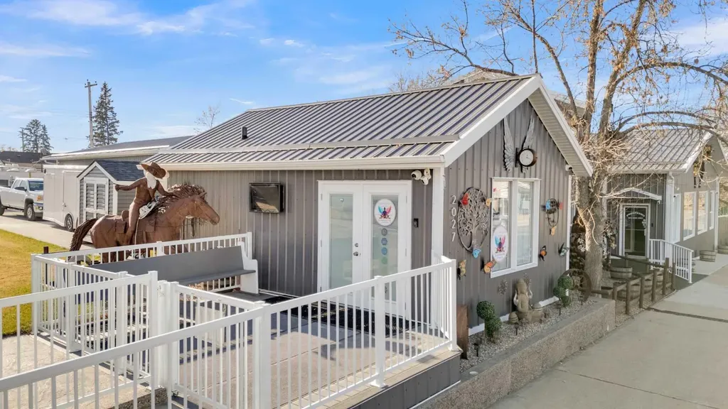 2023 20 Avenue Bowden AB T0M0K0