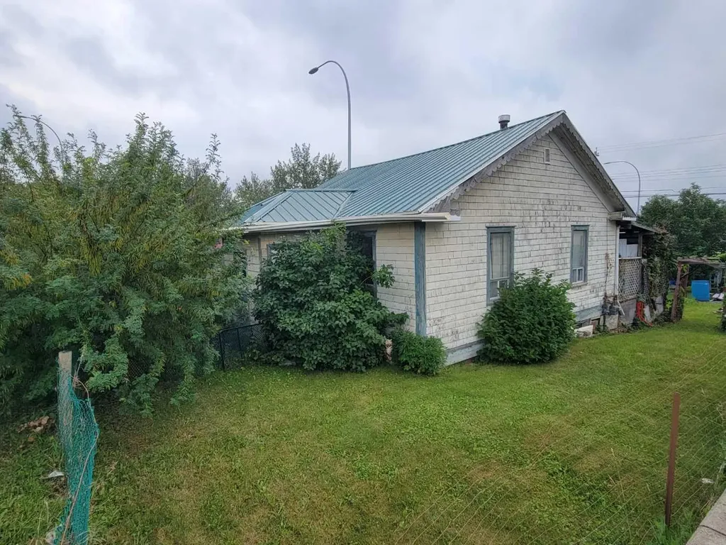 4901 4 Avenue Edson AB T7E 1C6