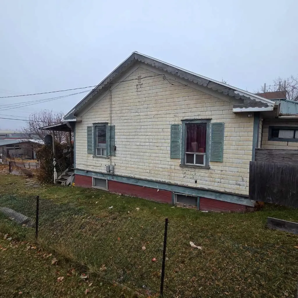 4901 4 Avenue Edson AB T7E 1C6