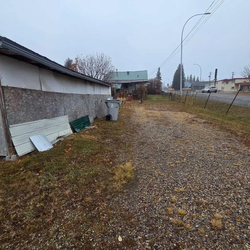 4901 4 Avenue Edson AB T7E 1C6