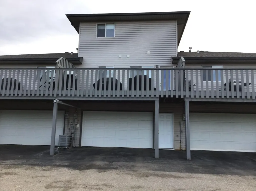 4920 53 Avenue Whitecourt AB T7S 1V7