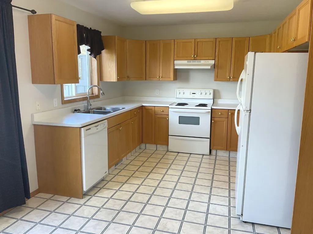 4920 53 Avenue Whitecourt AB T7S 1V7