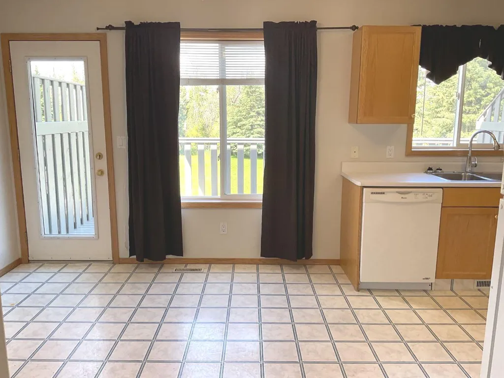4920 53 Avenue Whitecourt AB T7S 1V7