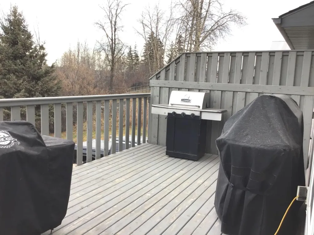 4920 53 Avenue Whitecourt AB T7S 1V7