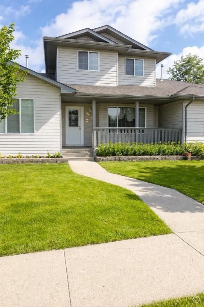 4920 53 Avenue Whitecourt AB T7S 1V7