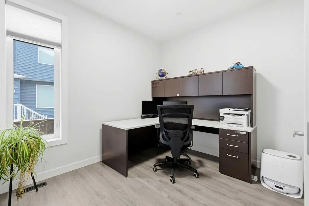 55 Hotchkiss Row SE Calgary AB T3S 0J5
