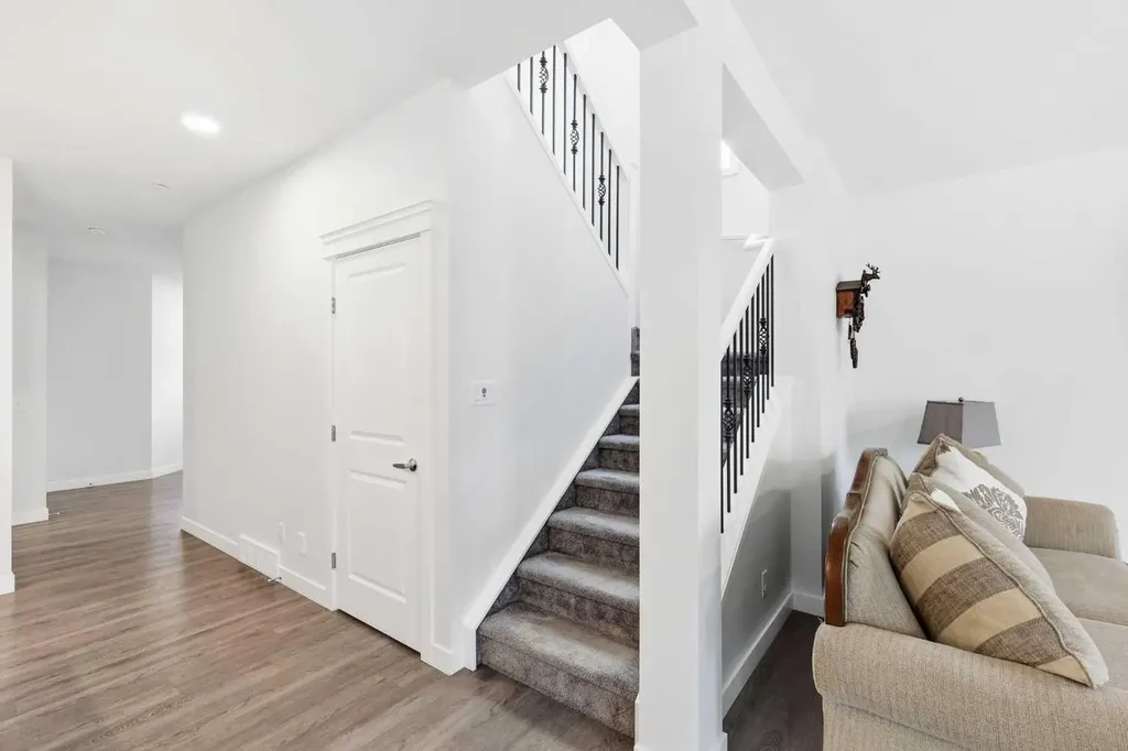 55 Hotchkiss Row SE Calgary AB T3S 0J5
