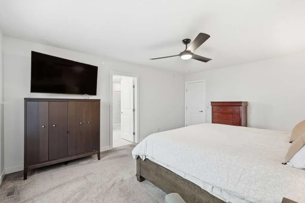 55 Hotchkiss Row SE Calgary AB T3S 0J5