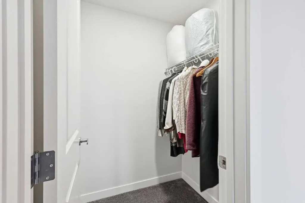 55 Hotchkiss Row SE Calgary AB T3S 0J5