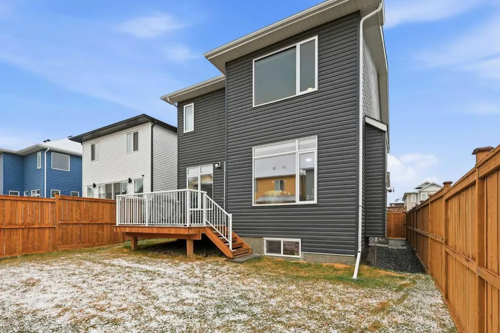 55 Hotchkiss Row SE Calgary AB T3S 0J5