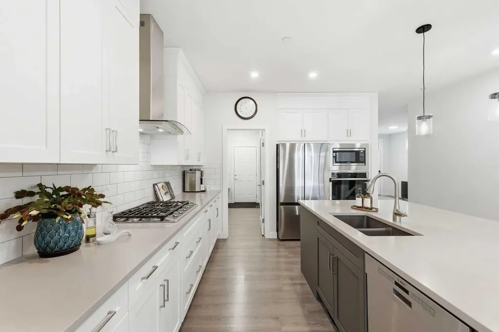 55 Hotchkiss Row SE Calgary AB T3S 0J5