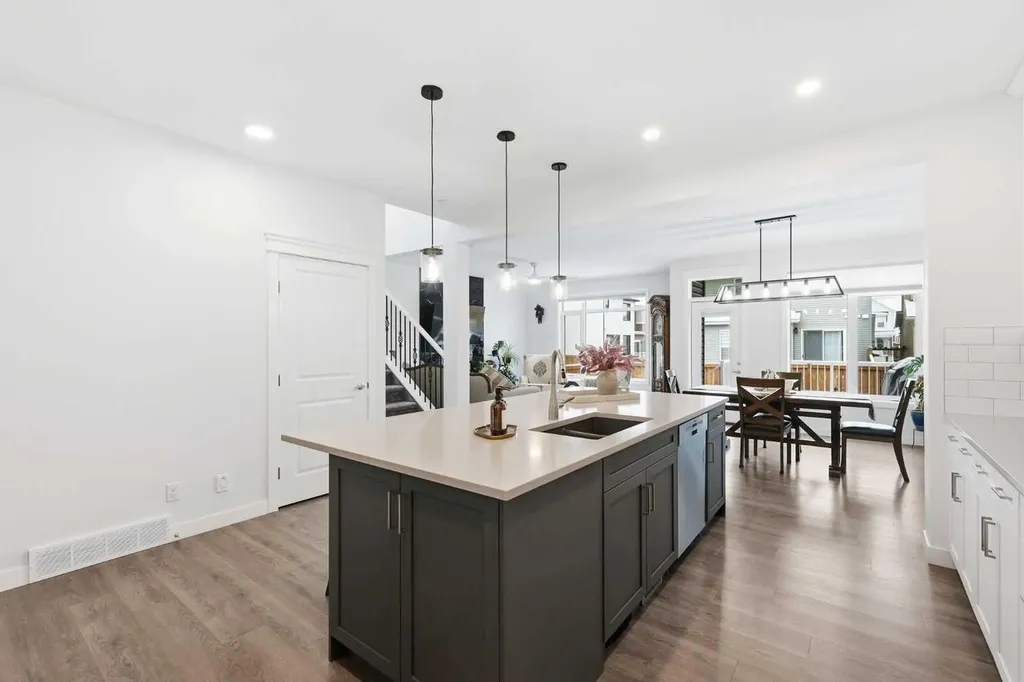 55 Hotchkiss Row SE Calgary AB T3S 0J5