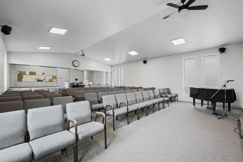 232 8a Street NE Calgary AB T2E 4J1