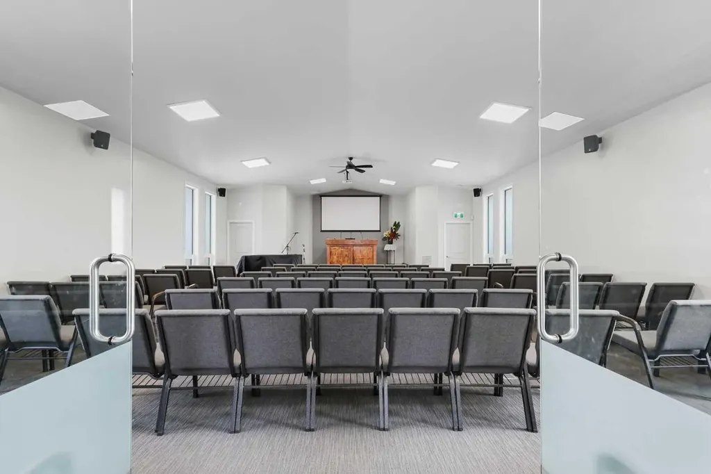 232 8a Street NE Calgary AB T2E 4J1