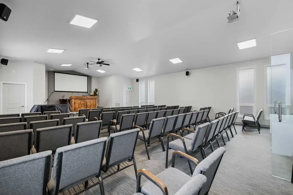 232 8a Street NE Calgary AB T2E 4J1