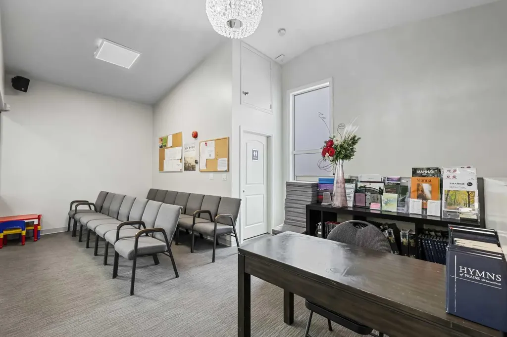 232 8a Street NE Calgary AB T2E 4J1
