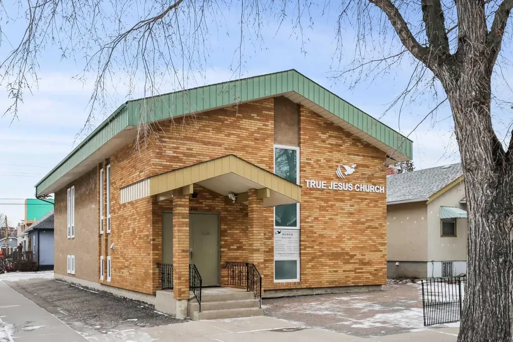232 8a Street NE Calgary AB T2E 4J1