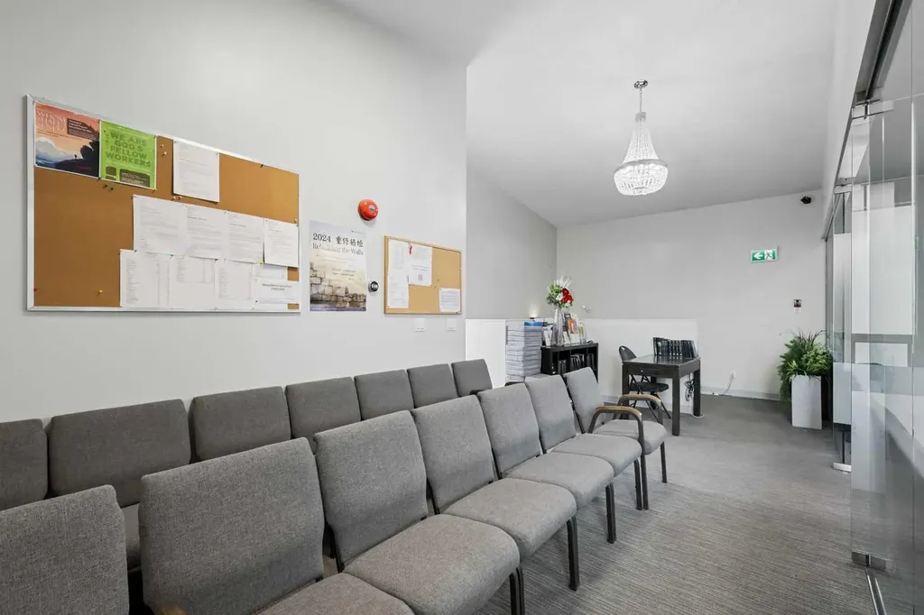232 8a Street NE Calgary AB T2E 4J1