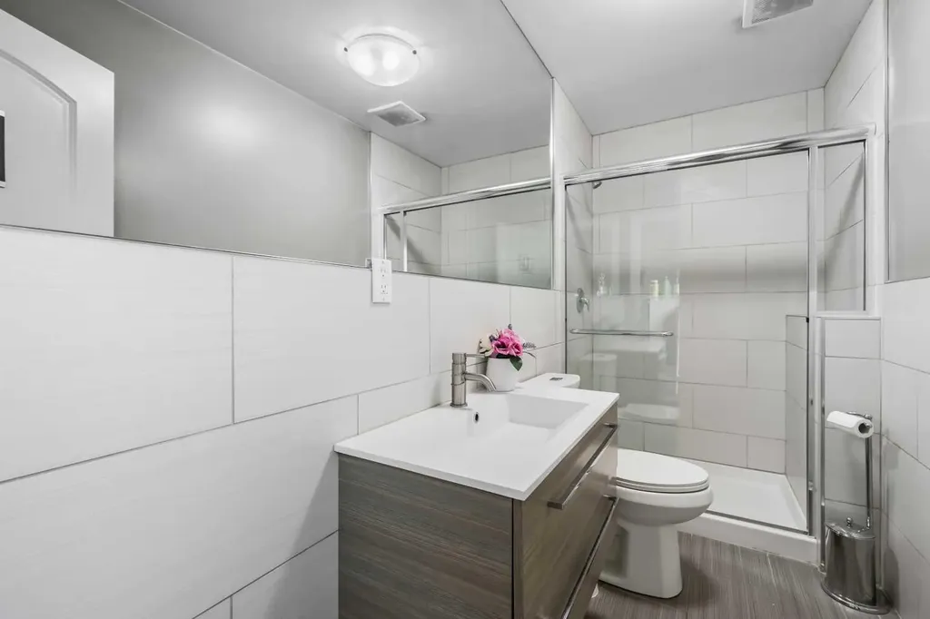 232 8a Street NE Calgary AB T2E 4J1