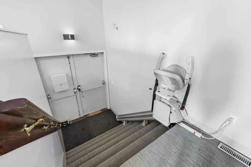 232 8a Street NE Calgary AB T2E 4J1