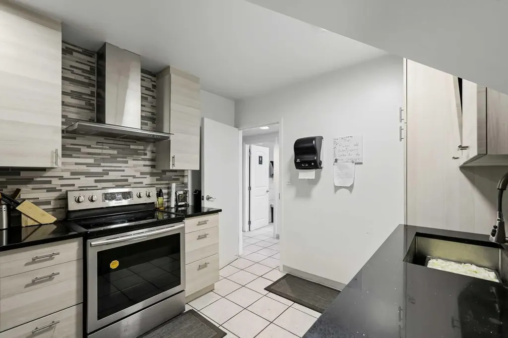 232 8a Street NE Calgary AB T2E 4J1