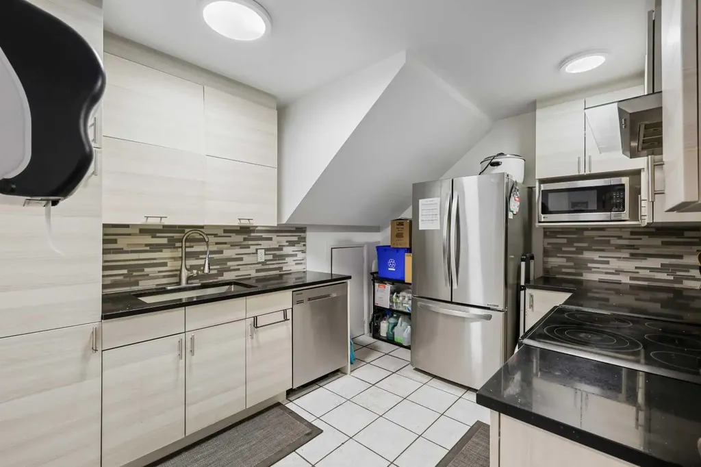 232 8a Street NE Calgary AB T2E 4J1