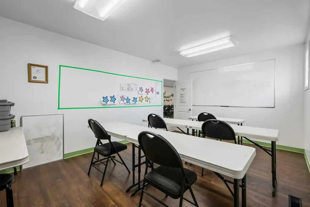 232 8a Street NE Calgary AB T2E 4J1