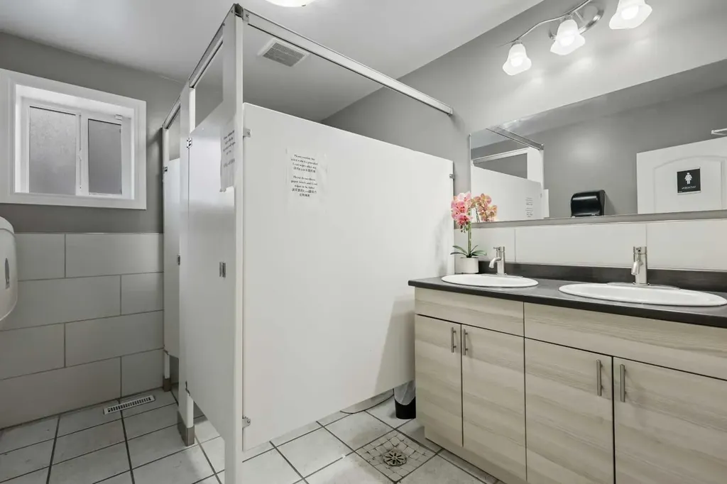 232 8a Street NE Calgary AB T2E 4J1