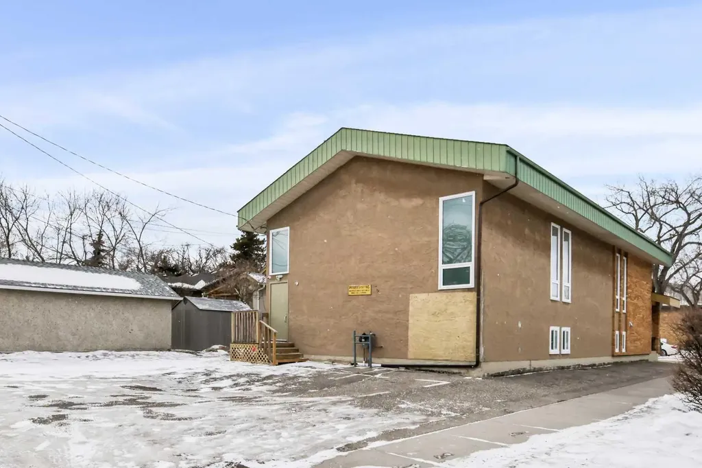 232 8a Street NE Calgary AB T2E 4J1