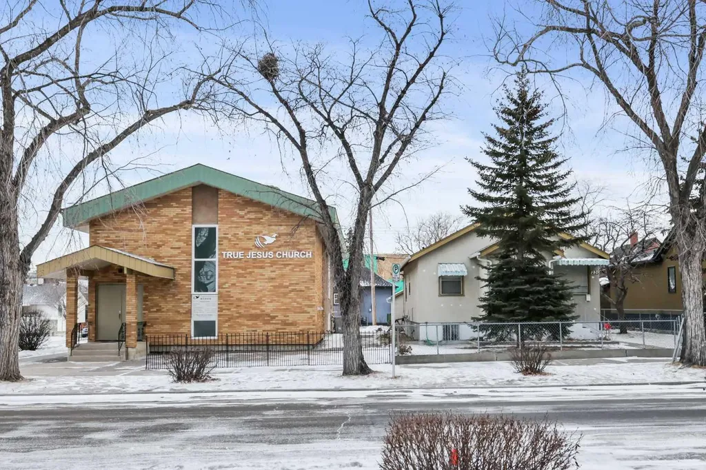232 8a Street NE Calgary AB T2E 4J1