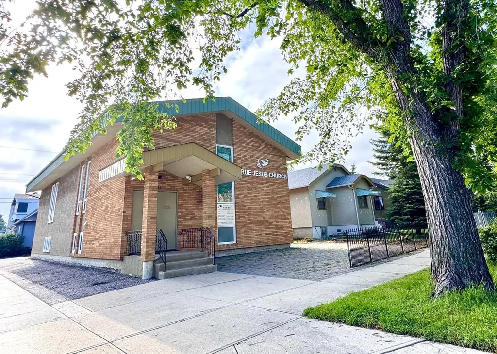 232 8a Street NE Calgary AB T2E 4J1