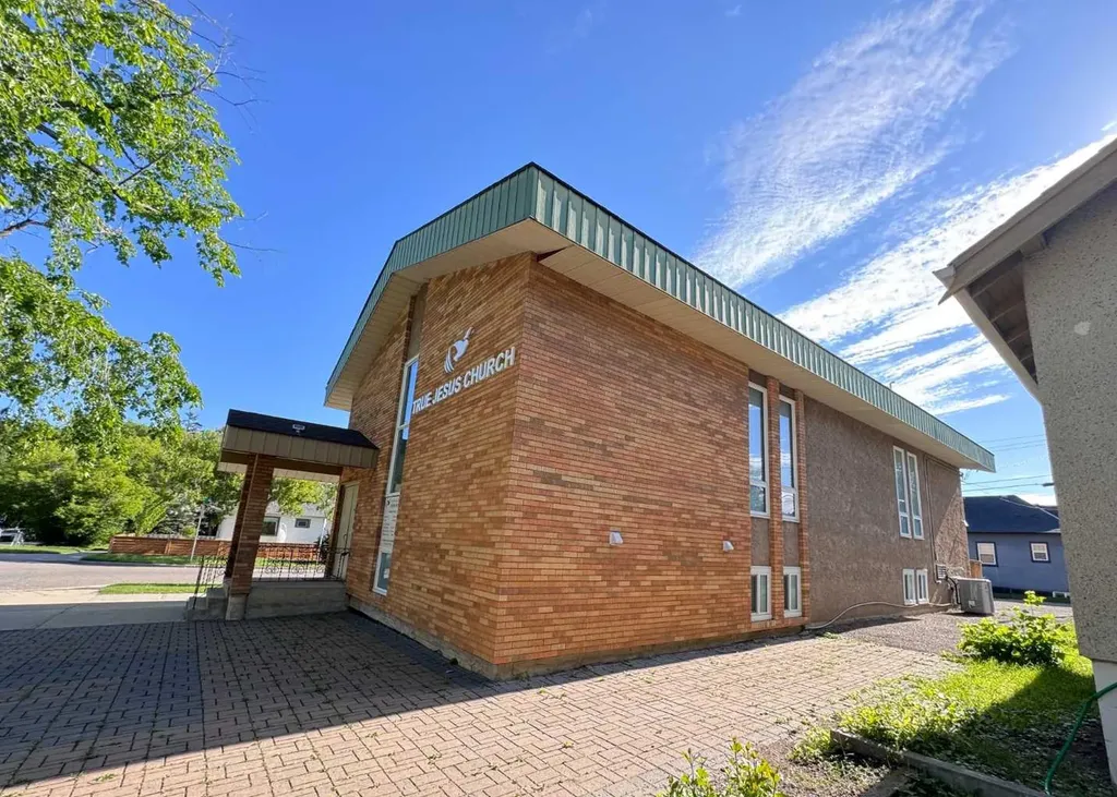 232 8a Street NE Calgary AB T2E 4J1