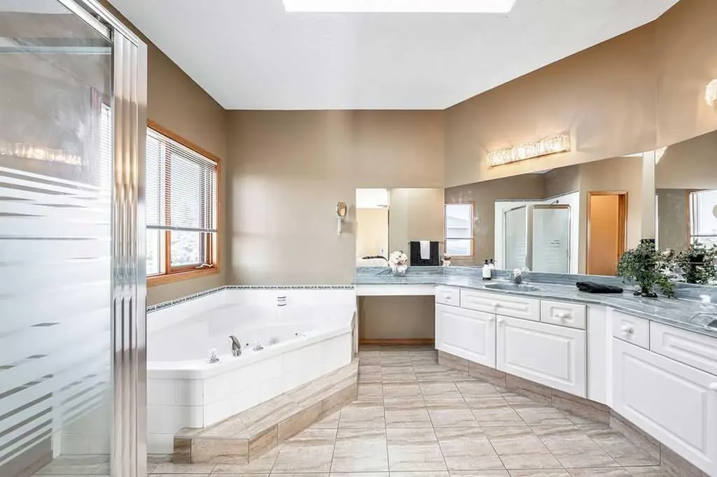 109 Lakeside Greens Drive Chestermere AB T1X1B9