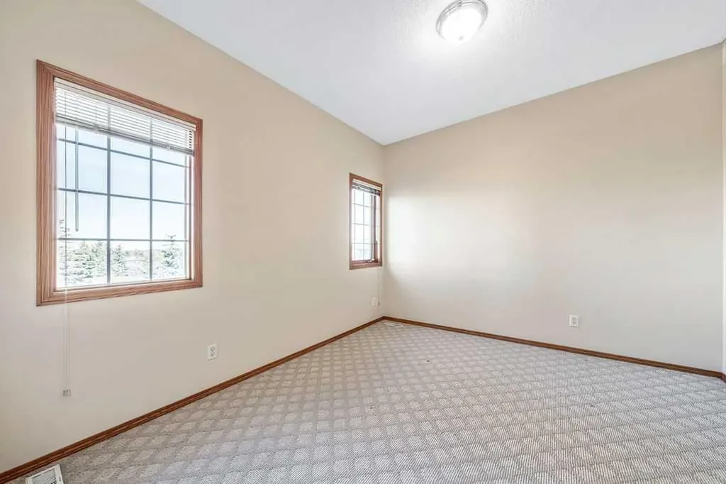 109 Lakeside Greens Drive Chestermere AB T1X1B9