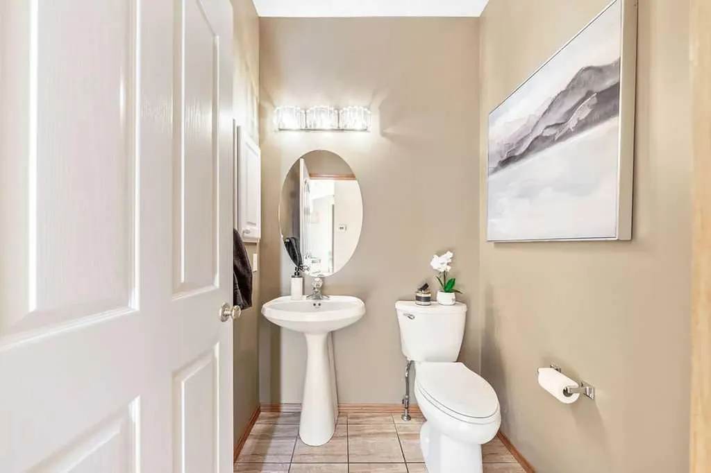109 Lakeside Greens Drive Chestermere AB T1X1B9