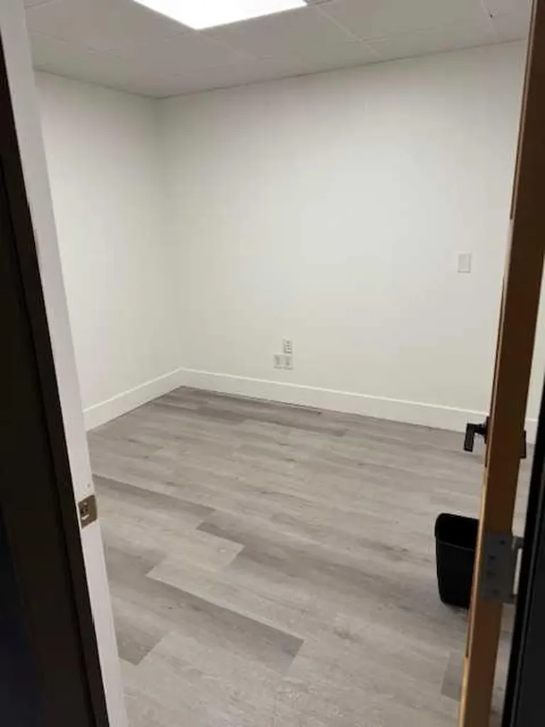 227 10 Street NW Calgary AB T2N1V5