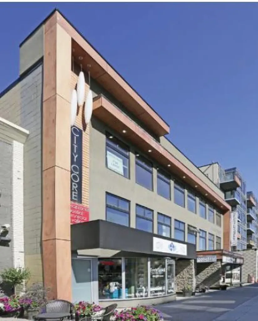 227 10 Street NW Calgary AB T2N1V5