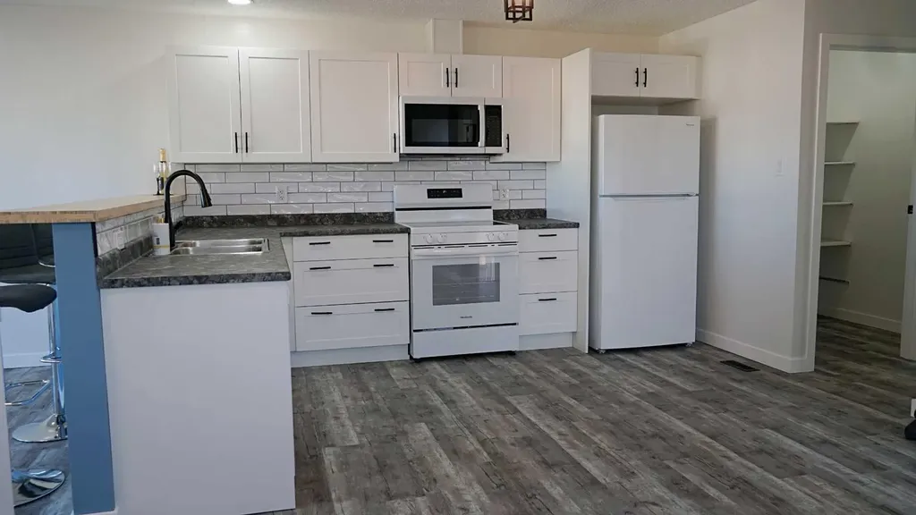 4907 53 Avenue Kitscoty AB T0B 2P0