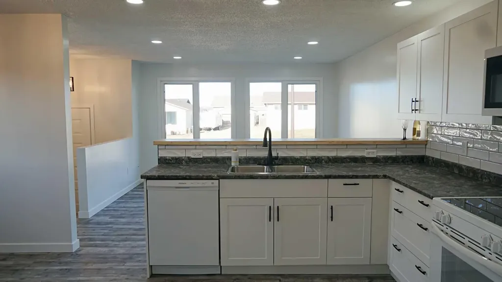 4907 53 Avenue Kitscoty AB T0B 2P0