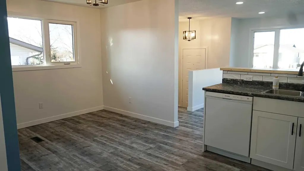 4907 53 Avenue Kitscoty AB T0B 2P0